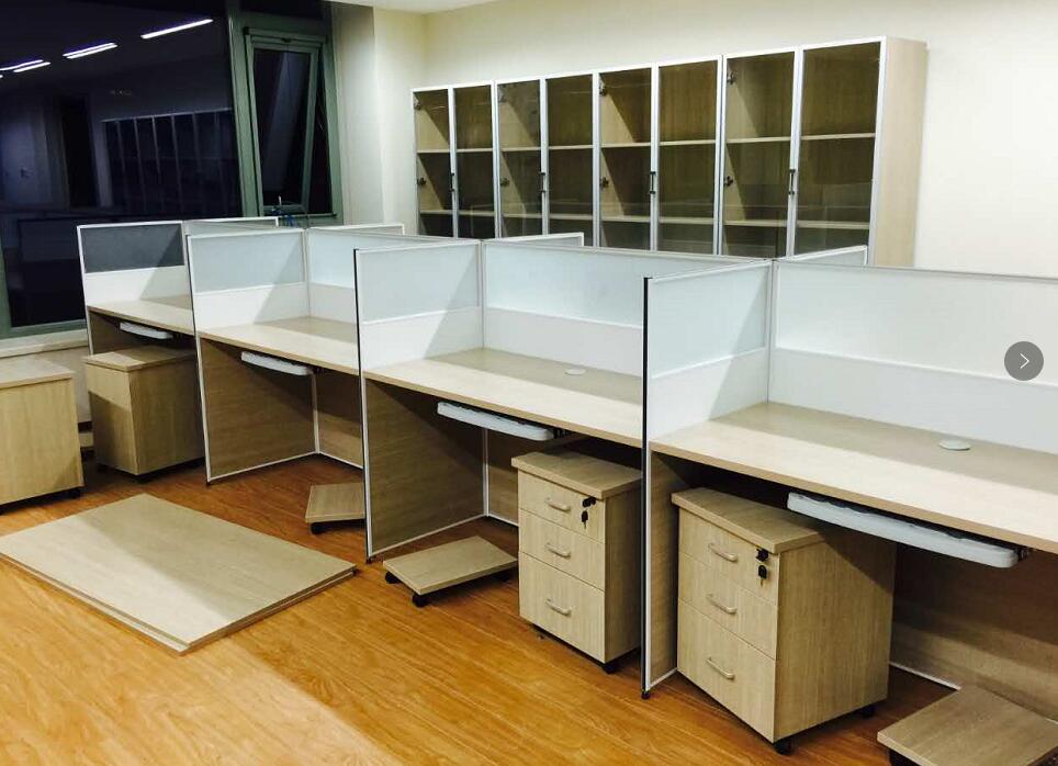 點(diǎn)擊查看商品:屏風(fēng)工位2